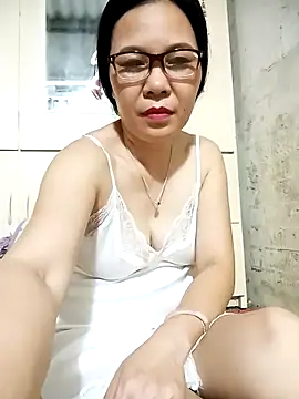 Snapshot of Nuna_689 chatting on 05-23-26, 02:43 Nuna 689 online show from 05-23-26, 02:43