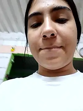 Snapshot of Ailen-cute chatting on 02-13-26, 04:30 Ailen-cute online show from 02-13-26, 04:30