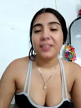 Snapshot of Ailen-cute chatting on 03-07-26, 06:49 Ailen-cute online show from 03-07-26, 06:49