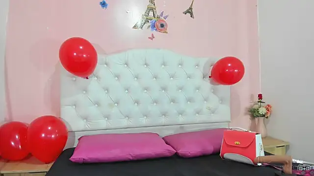 Snapshot of elianacollins23 chatting on 02-14-26, 03:58 elianacollins23 online show from 02-14-26, 03:58