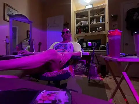 Snapshot of daddydonkey84 chatting on 03-12-26, 04:40 daddydonkey84 online show from 03-12-26, 04:40