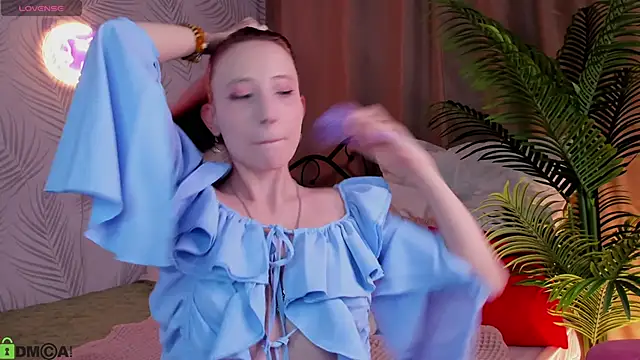 Snapshot of Lea_much chatting on 03-10-26, 01:10 Lea much online show from 03-10-26, 01:10