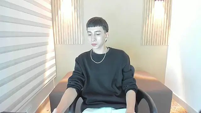 Snapshot of lian_cameron chatting on 02-11-26, 03:44 lian cameron online show from 02-11-26, 03:44