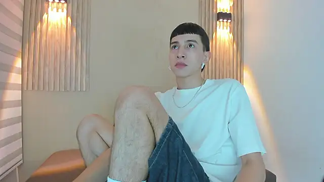 Snapshot of lian_cameron chatting on 02-13-26, 03:46 lian cameron online show from 02-13-26, 03:46