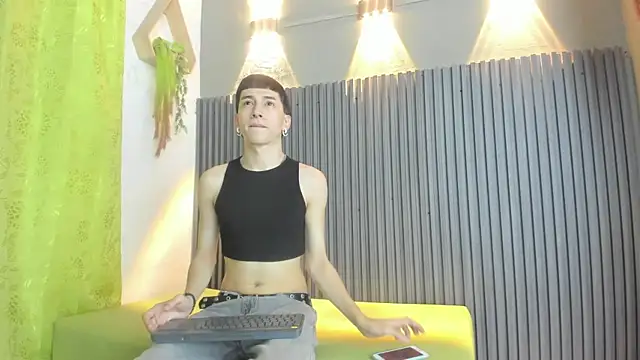 Snapshot of lian_cameron chatting on 02-28-26, 03:51 lian cameron online show from 02-28-26, 03:51