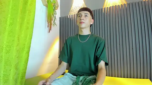 Snapshot of lian_cameron chatting on 03-02-26, 04:03 lian cameron online show from 03-02-26, 04:03