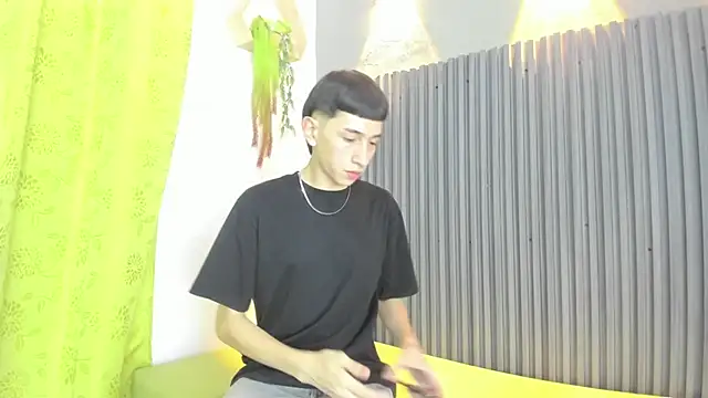 Snapshot of lian_cameron chatting on 03-03-26, 04:07 lian cameron online show from 03-03-26, 04:07