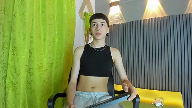 Snapshot of lian_cameron chatting on 03-05-26, 03:57 lian cameron online show from 03-05-26, 03:57