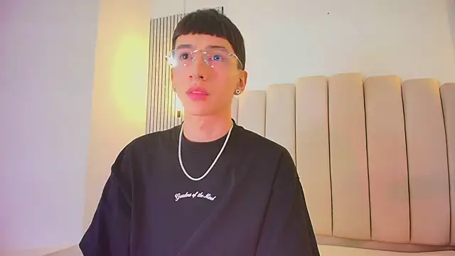 lian cameron online show from 04-22-26, 03:53