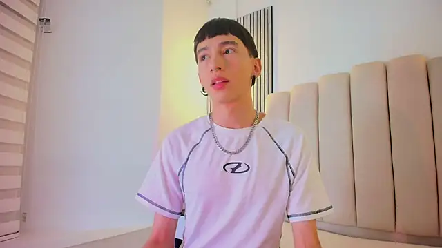 lian cameron online show from 04-25-26, 04:04