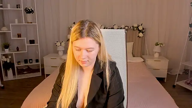 CelestineMauriac online show from 06-11-26, 07:34