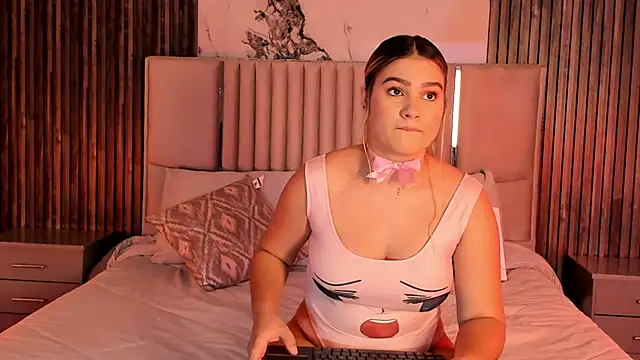 Snapshot of Liiahfontaine chatting on 02-02-26, 11:42 Liiahfontaine online show from 02-02-26, 11:42