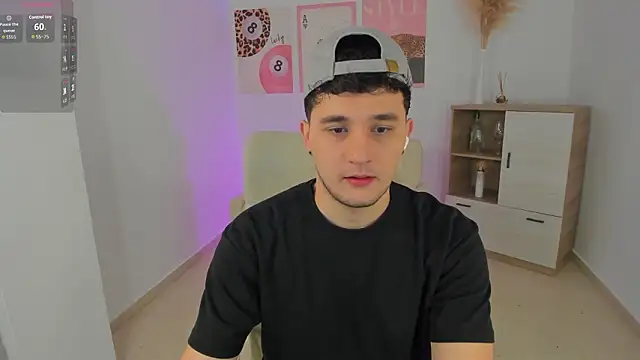 Snapshot of Massimo_Fiore chatting on 02-13-26, 09:33 Massimo Fiore online show from 02-13-26, 09:33