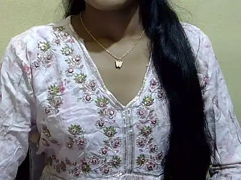 Snapshot of Khushi_v chatting on 02-14-26, 02:25 Khushi v online show from 02-14-26, 02:25