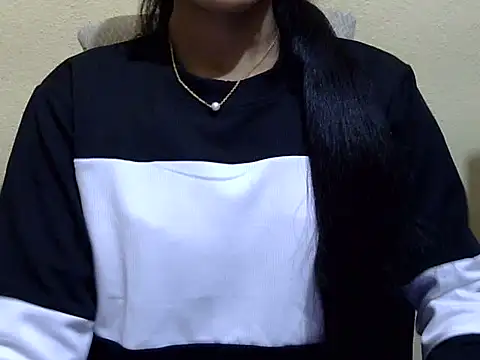 Snapshot of Khushi_v chatting on 02-15-26, 02:25 Khushi v online show from 02-15-26, 02:25