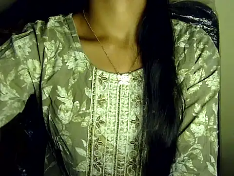 Snapshot of Khushi_v chatting on 03-05-26, 04:36 Khushi v online show from 03-05-26, 04:36