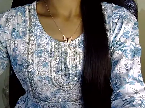 Snapshot of Khushi_v chatting on 03-06-26, 04:58 Khushi v online show from 03-06-26, 04:58