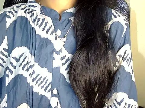 Snapshot of Khushi_v chatting on 03-08-26, 04:22 Khushi v online show from 03-08-26, 04:22