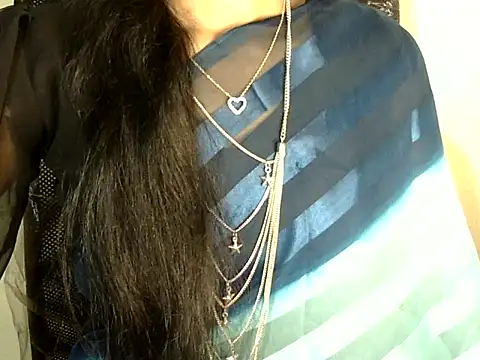 Snapshot of Khushi_v chatting on 03-11-26, 05:41 Khushi v online show from 03-11-26, 05:41