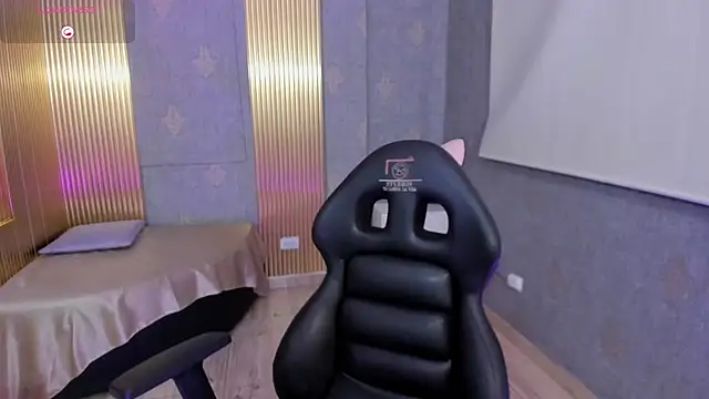 Snapshot of Laulin_tay chatting on 03-07-26, 06:54 Laulin tay online show from 03-07-26, 06:54