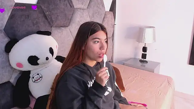 Snapshot of DulceJones chatting on 03-08-26, 08:56 DulceJones online show from 03-08-26, 08:56