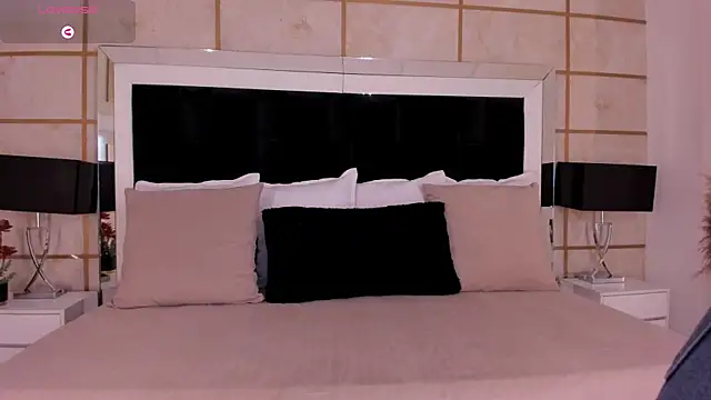 Crystal Rose   online show from 04-28-26, 11:37