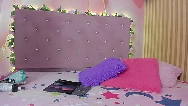 Melanie  Evans online show from 04-21-26, 10:54