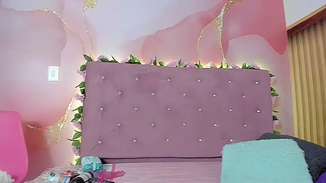 Melanie  Evans online show from 04-22-26, 11:01