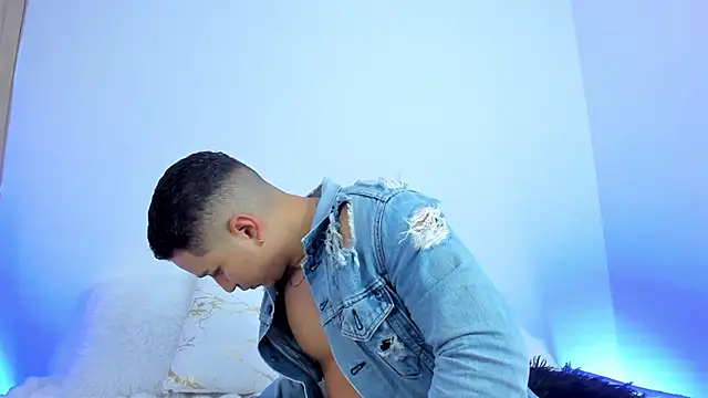 Snapshot of Axel_nova chatting on 03-06-26, 02:13 Axel nova online show from 03-06-26, 02:13