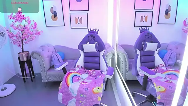 Victoria  doll online show from 05-04-26, 12:23