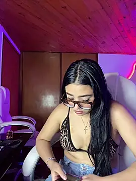 Snapshot of Violetta_pinkk1 chatting on 02-27-26, 04:23 Violetta pinkk1 online show from 02-27-26, 04:23