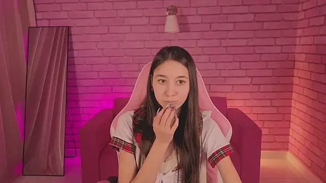 Snapshot of Nicole_Brownie chatting on 02-12-26, 08:20 Nicole Brownie online show from 02-12-26, 08:20