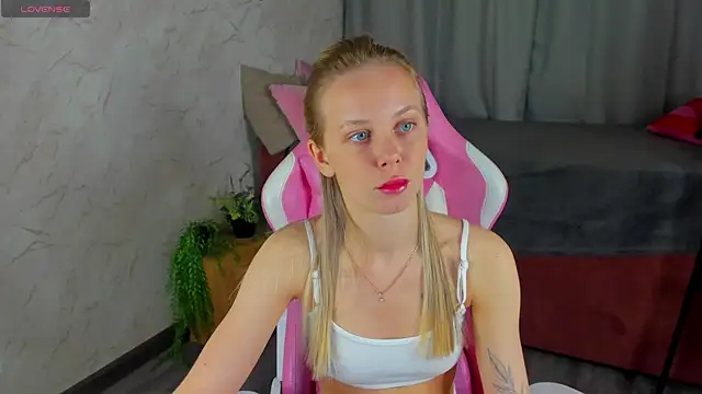 Tesssa Young online show from 04-16-26, 12:44