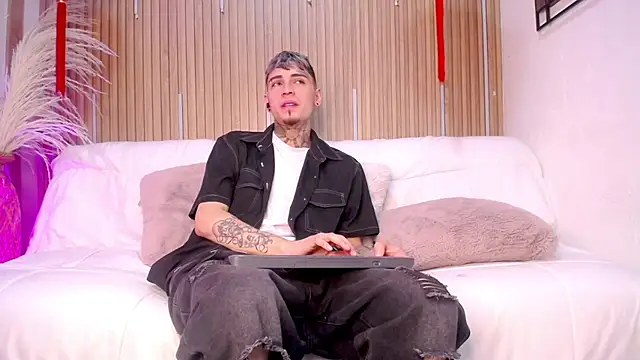 Snapshot of Max_Hader chatting on 03-02-26, 04:36 Max Hader online show from 03-02-26, 04:36