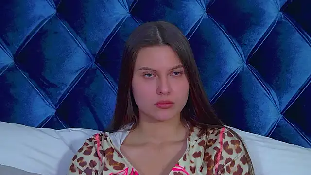 Snapshot of AliceVersal chatting on 03-05-26, 04:30 AliceVersal online show from 03-05-26, 04:30