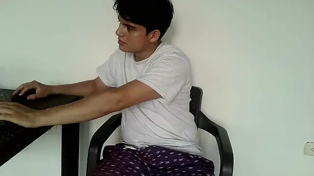 Snapshot of luisk200 chatting on 02-03-26, 12:43 luisk200 online show from 02-03-26, 12:43