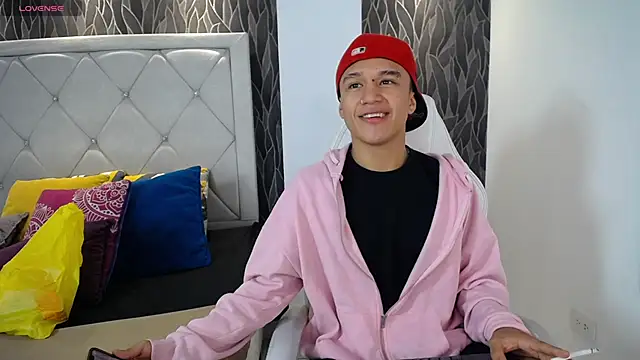 Snapshot of Dominik_Souza chatting on 02-06-26, 01:25 Dominik Souza online show from 02-06-26, 01:25