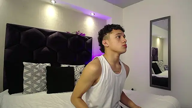 Snapshot of Dominik_Souza chatting on 03-10-26, 06:57 Dominik Souza online show from 03-10-26, 06:57