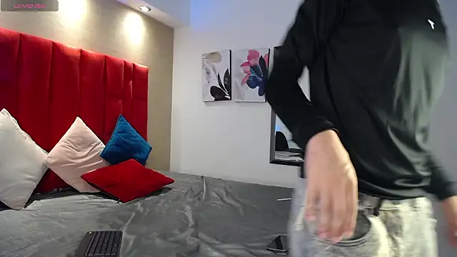 Snapshot of Dominik_Souza chatting on 03-15-26, 05:19 Dominik Souza online show from 03-15-26, 05:19