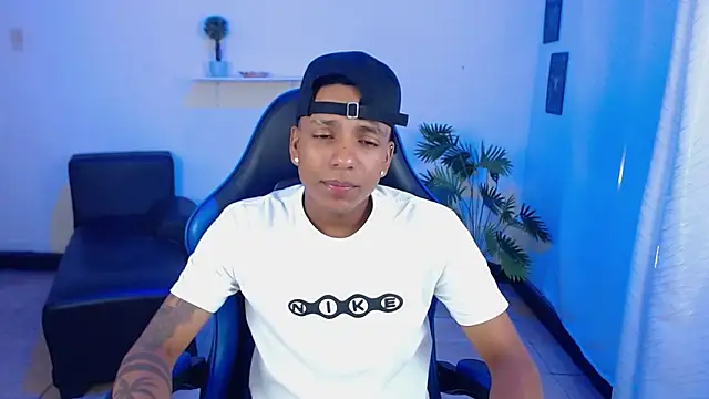 Snapshot of ostinn18 chatting on 03-04-26, 02:12 ostinn18 online show from 03-04-26, 02:12