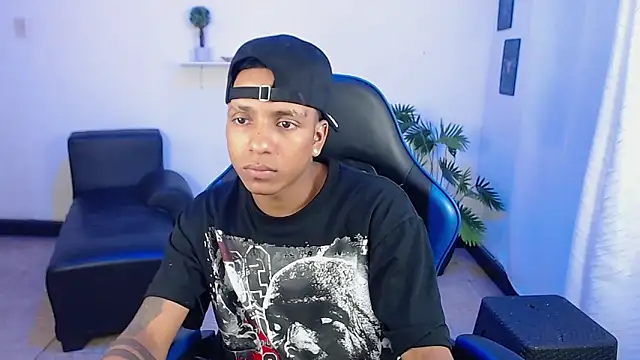 Snapshot of ostinn18 chatting on 03-05-26, 02:13 ostinn18 online show from 03-05-26, 02:13