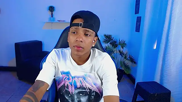 Snapshot of ostinn18 chatting on 03-09-26, 02:43 ostinn18 online show from 03-09-26, 02:43