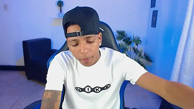 Snapshot of ostinn18 chatting on 03-12-26, 02:45 ostinn18 online show from 03-12-26, 02:45