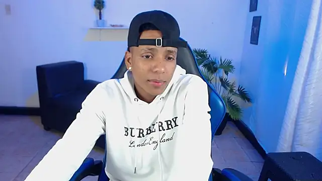 Snapshot of ostinn18 chatting on 03-13-26, 02:12 ostinn18 online show from 03-13-26, 02:12