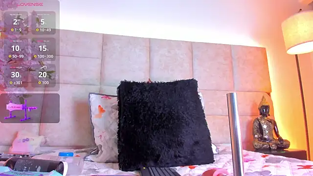 Snapshot of IsabelaRoman chatting on 03-30-26, 08:43 IsabelaRoman online show from 03-30-26, 08:43