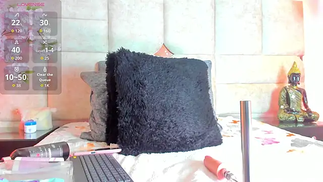 Snapshot of IsabelaRoman chatting on 03-31-26, 01:33 IsabelaRoman online show from 03-31-26, 01:33