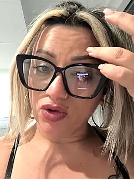 Snapshot of NinaRicci1518 chatting on 03-28-26, 12:32 NinaRicci1518 online show from 03-28-26, 12:32