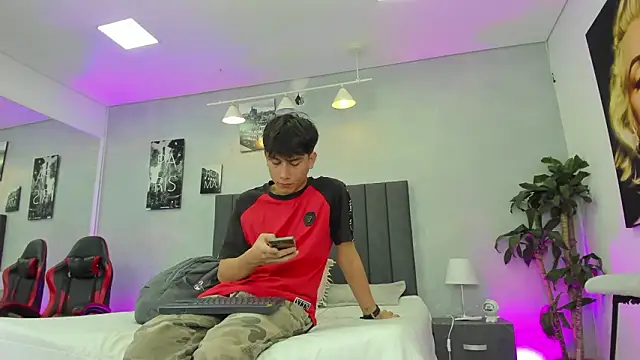 Raphael Nyon online show from 03-03-26, 03:23