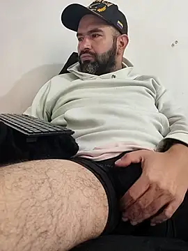 Snapshot of hairyandbigmann chatting on 02-10-26, 02:21 hairyandbigmann online show from 02-10-26, 02:21