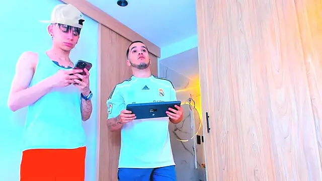 Snapshot of TheBatMansion chatting on 02-07-26, 06:22 TheBatMansion online show from 02-07-26, 06:22